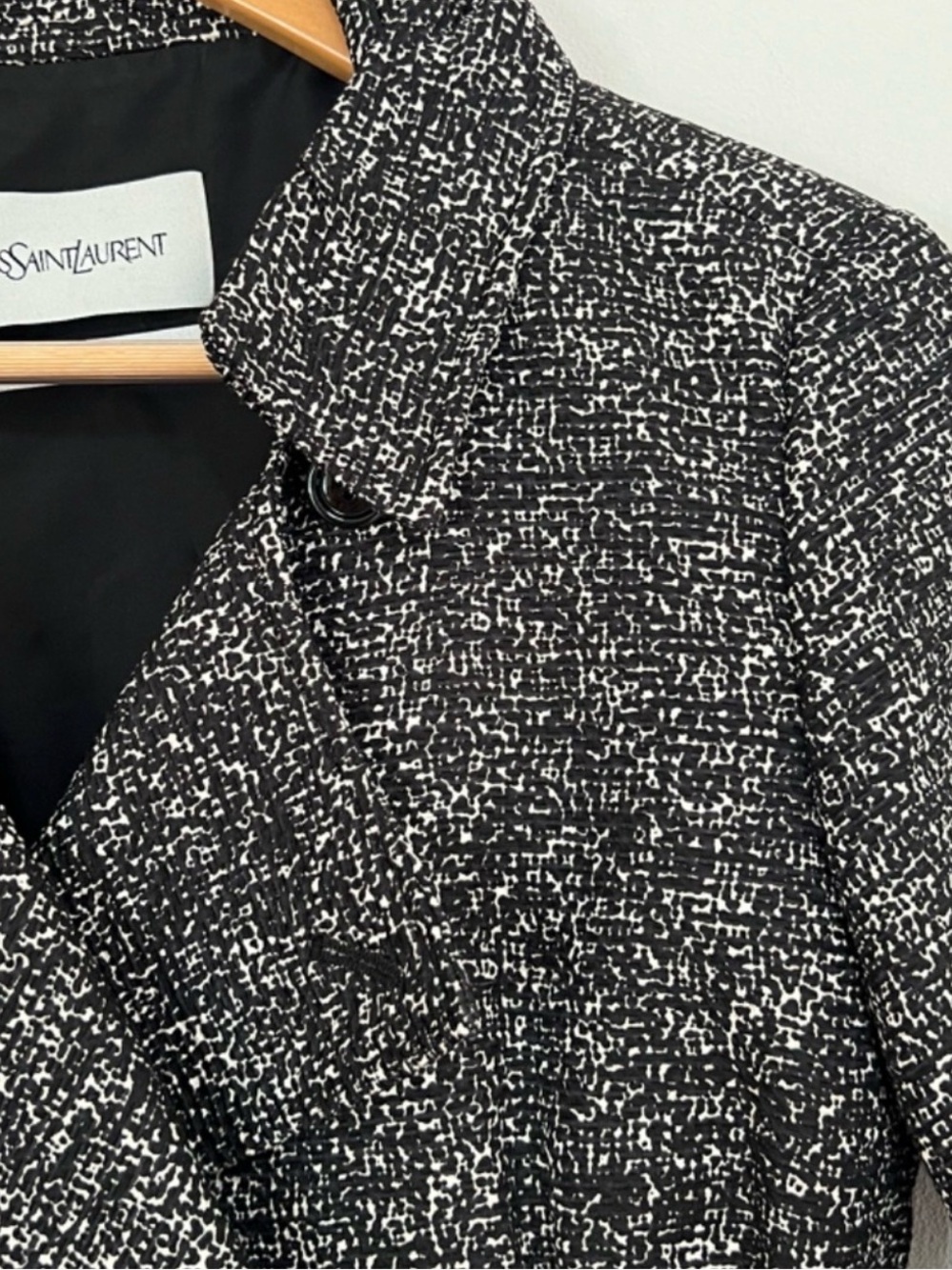 Yves Saint Laurent Black & White Tweed Double-Breasted Blazer - Picture 5 of 10